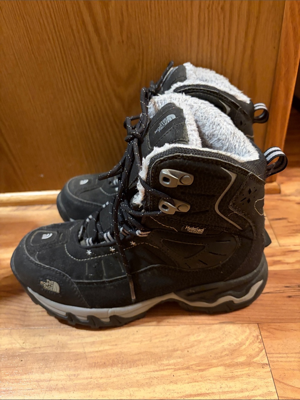 The North Face Women's Size 7 HydroSeal Waterproof Lace Up Winter Boots Black